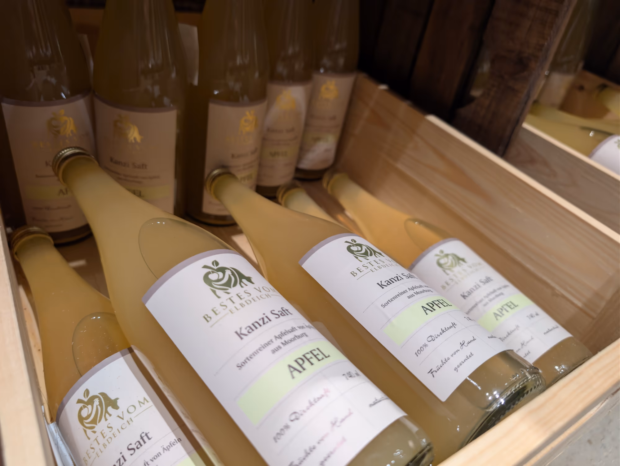 Naturtrüber Apfelsaft aus eigener Ernte, 24/7 im SmartStore Hamburg-Moorburg