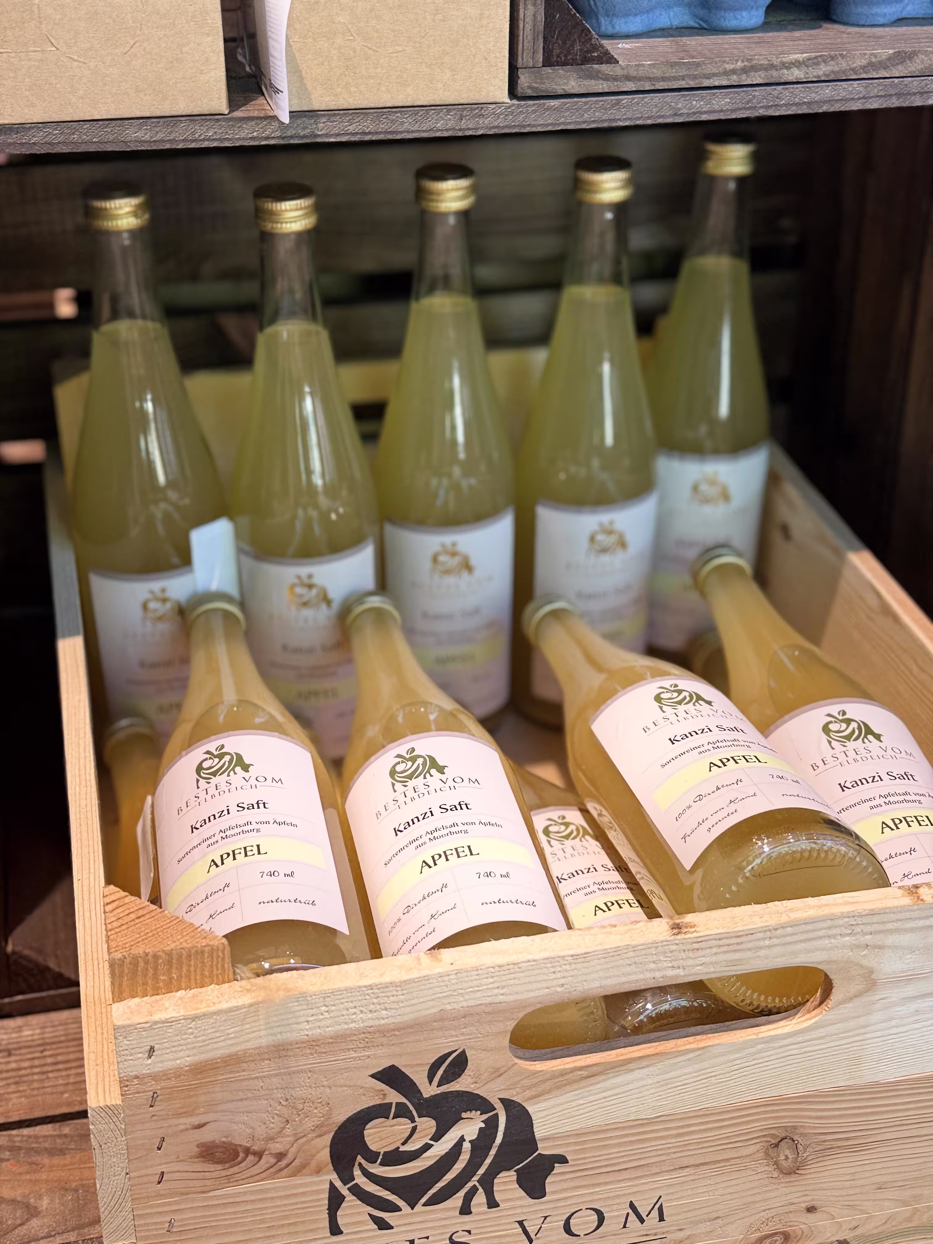 Apfel- und Kirschbäume im Obsthof am Elbdeich